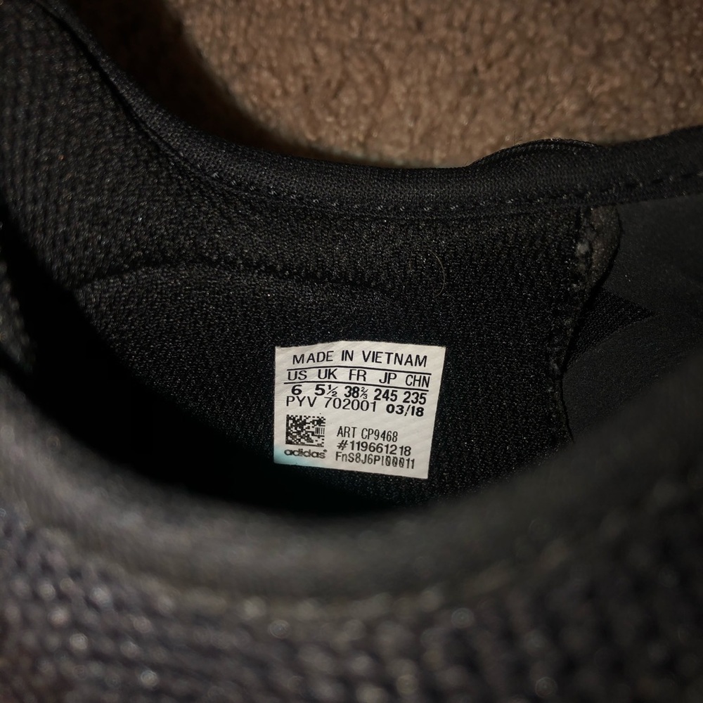 Adidas black tennis shoes - Picture 5 of 5
